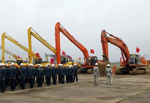 Nguyen Tan Dung à la mise en chantier de l’aéroport de Cat Bi - ảnh 1